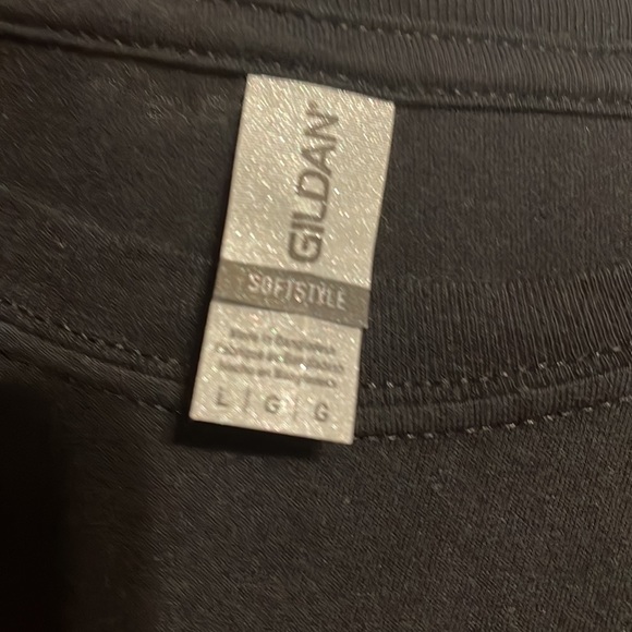 NWOT Gildan Graphic t shirt in black 100% cotton size large - Picture 3 of 8